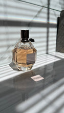 Load image into Gallery viewer, 2 mL FLOWERBOMB EAU DE PARFUM BY VIKTOR &amp; ROLF
